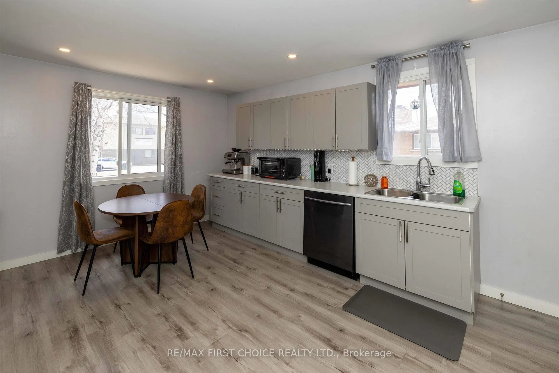 Photo 7 of 294 Algonquin Avenue S, Thunder Bay, Forest Park — HOMEH