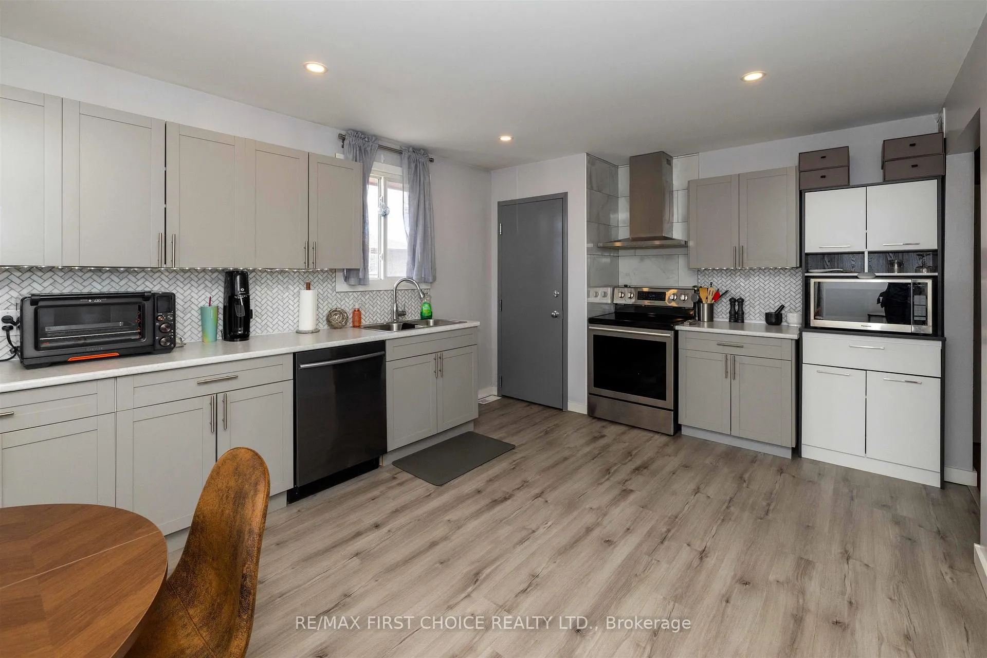 Photo 8 of 294 Algonquin Avenue S, Thunder Bay, Forest Park — HOMEH