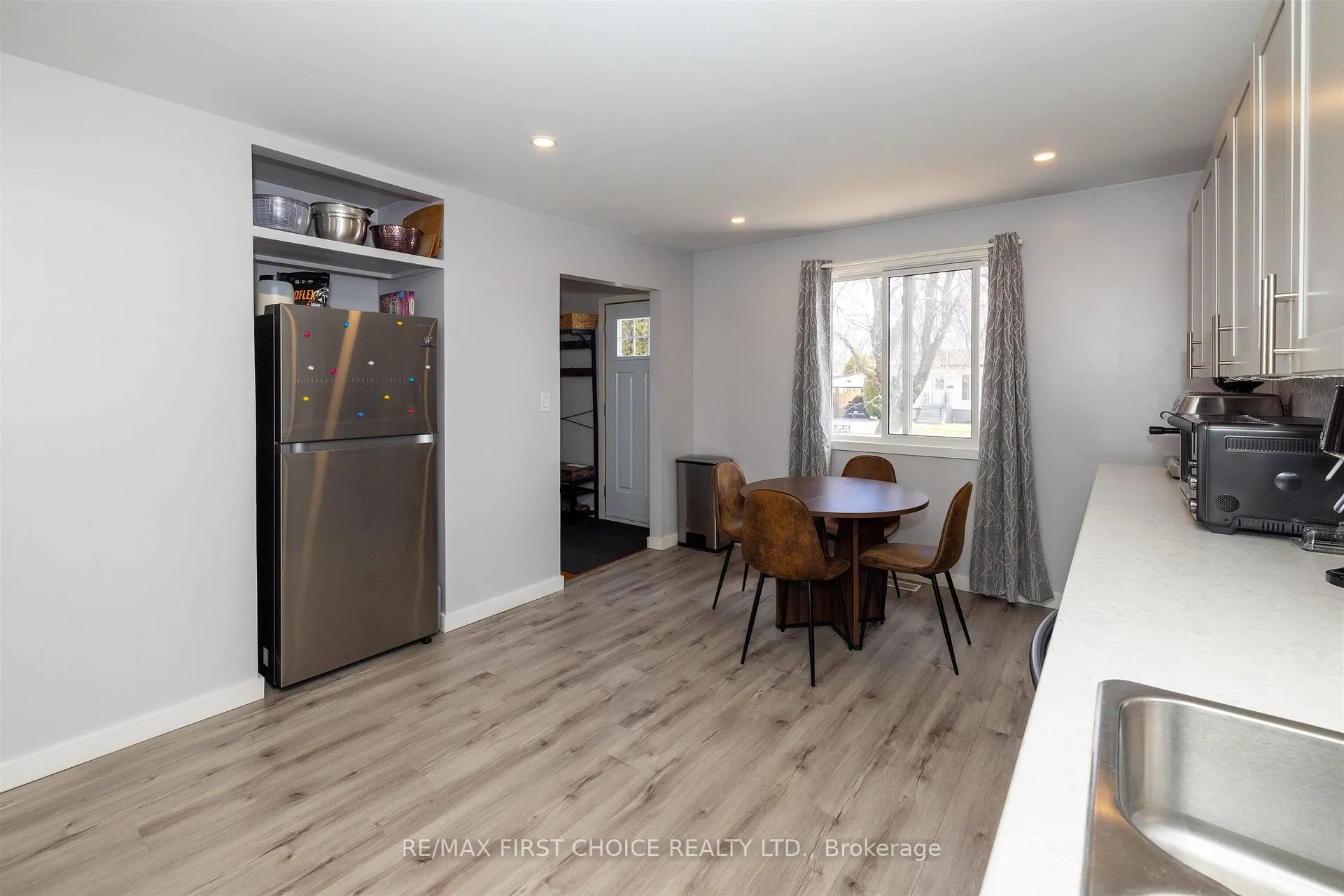 Photo 9 of 294 Algonquin Avenue S, Thunder Bay, Forest Park — HOMEH