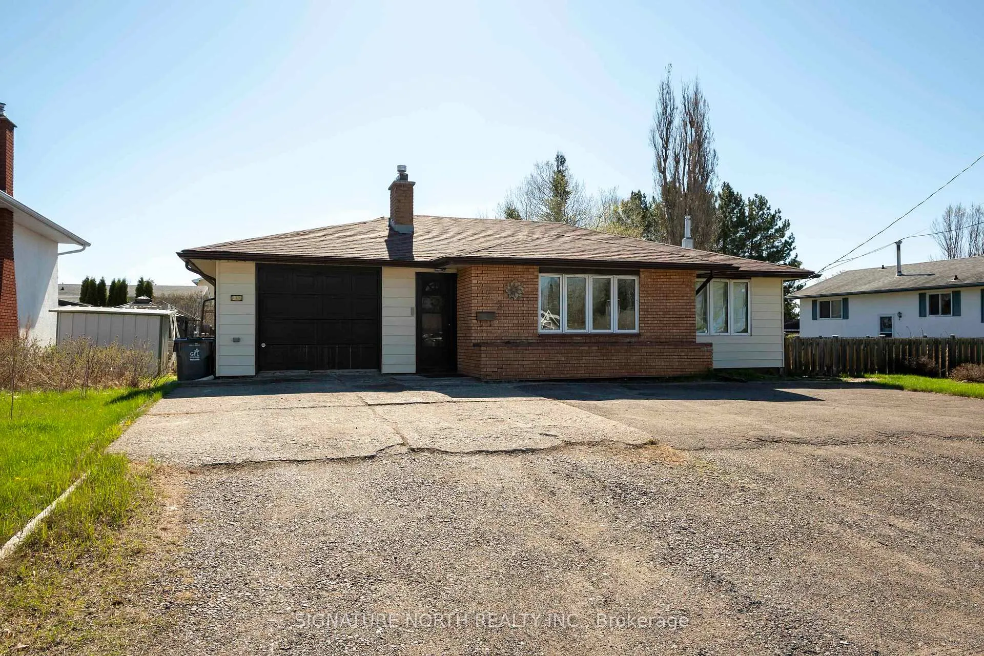 Photo 1 of 752 Leslie Avenue, Thunder Bay, Current River — HOMEH