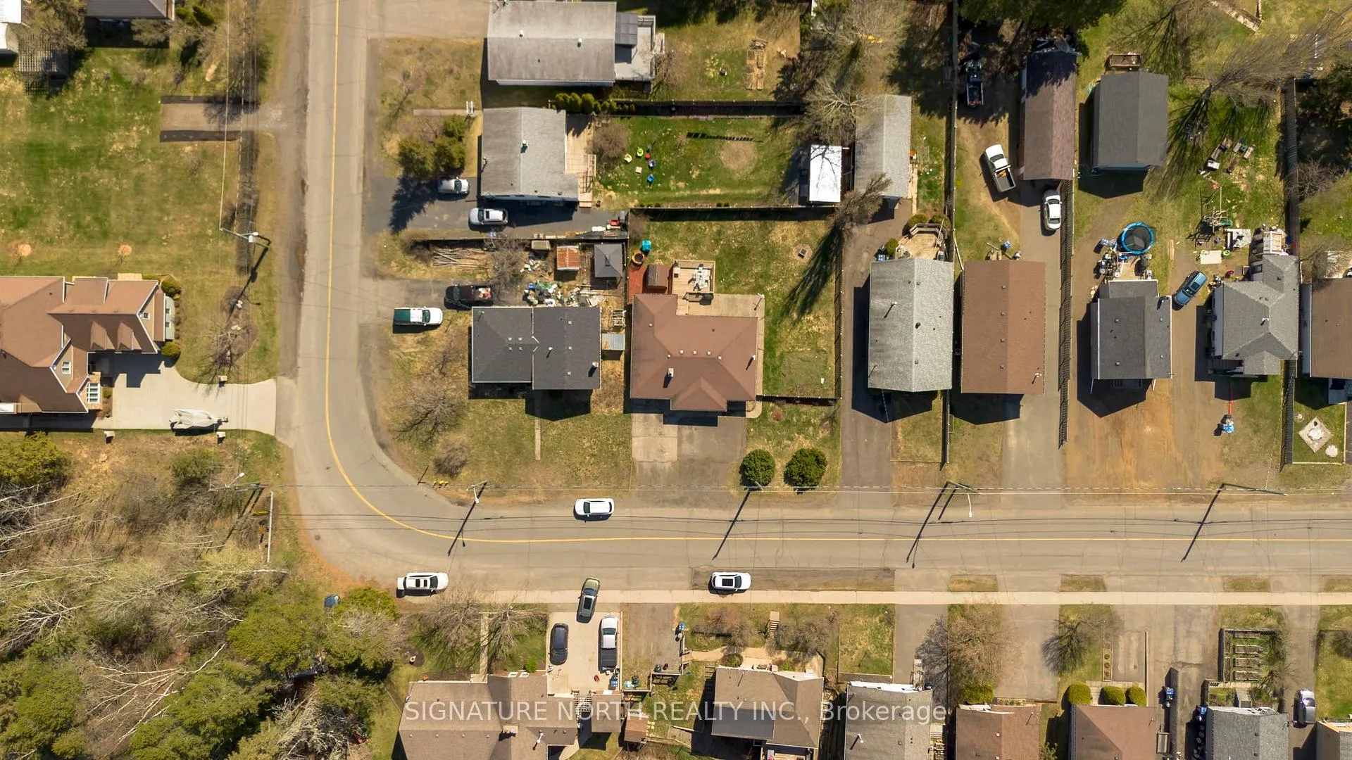 Photo 3 of 752 Leslie Avenue, Thunder Bay, Current River — HOMEH