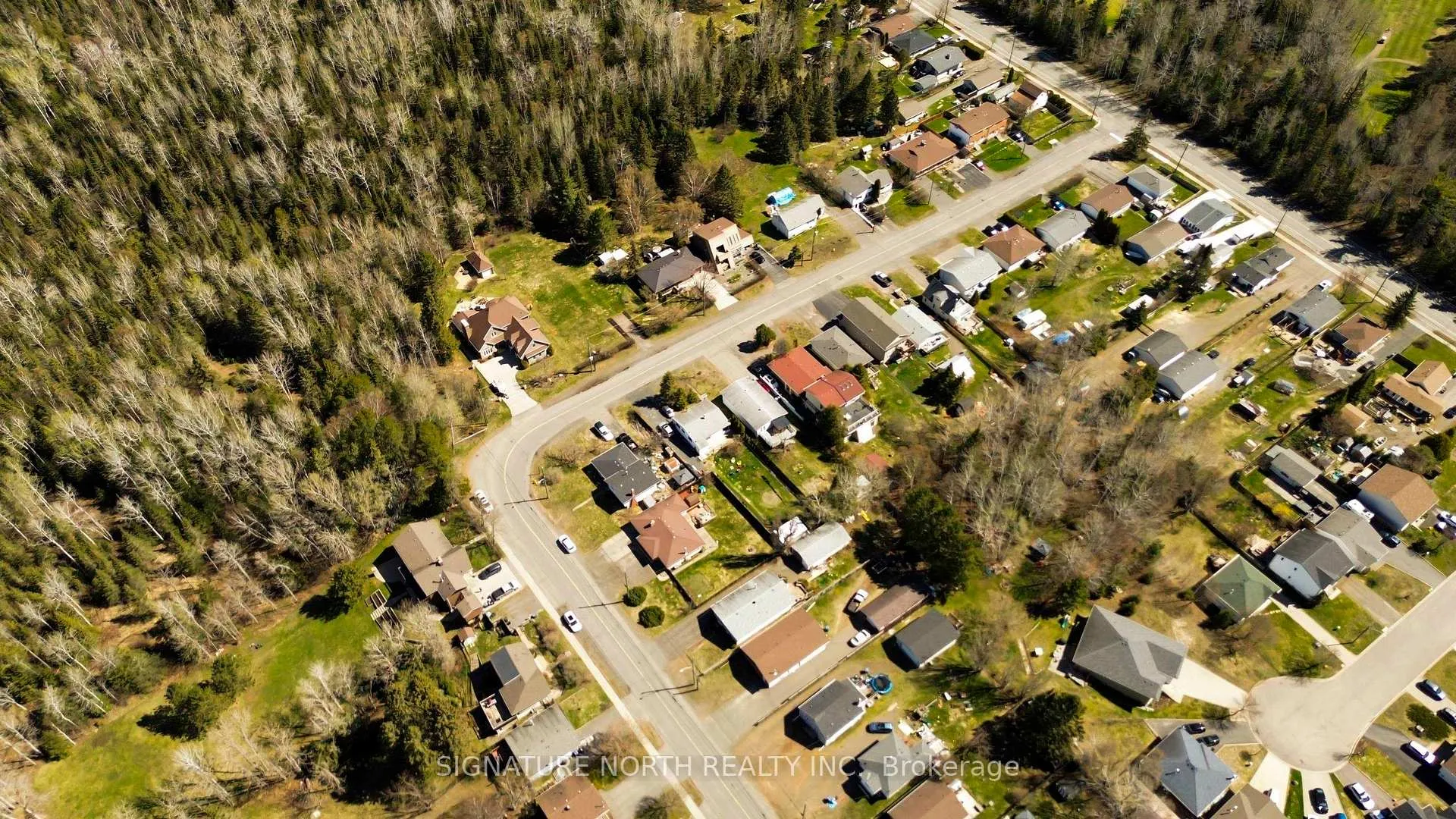 Photo 4 of 752 Leslie Avenue, Thunder Bay, Current River — HOMEH