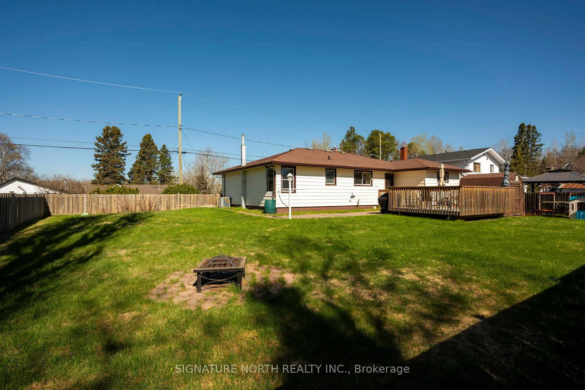 Photo 5 of 752 Leslie Avenue, Thunder Bay, Current River — HOMEH