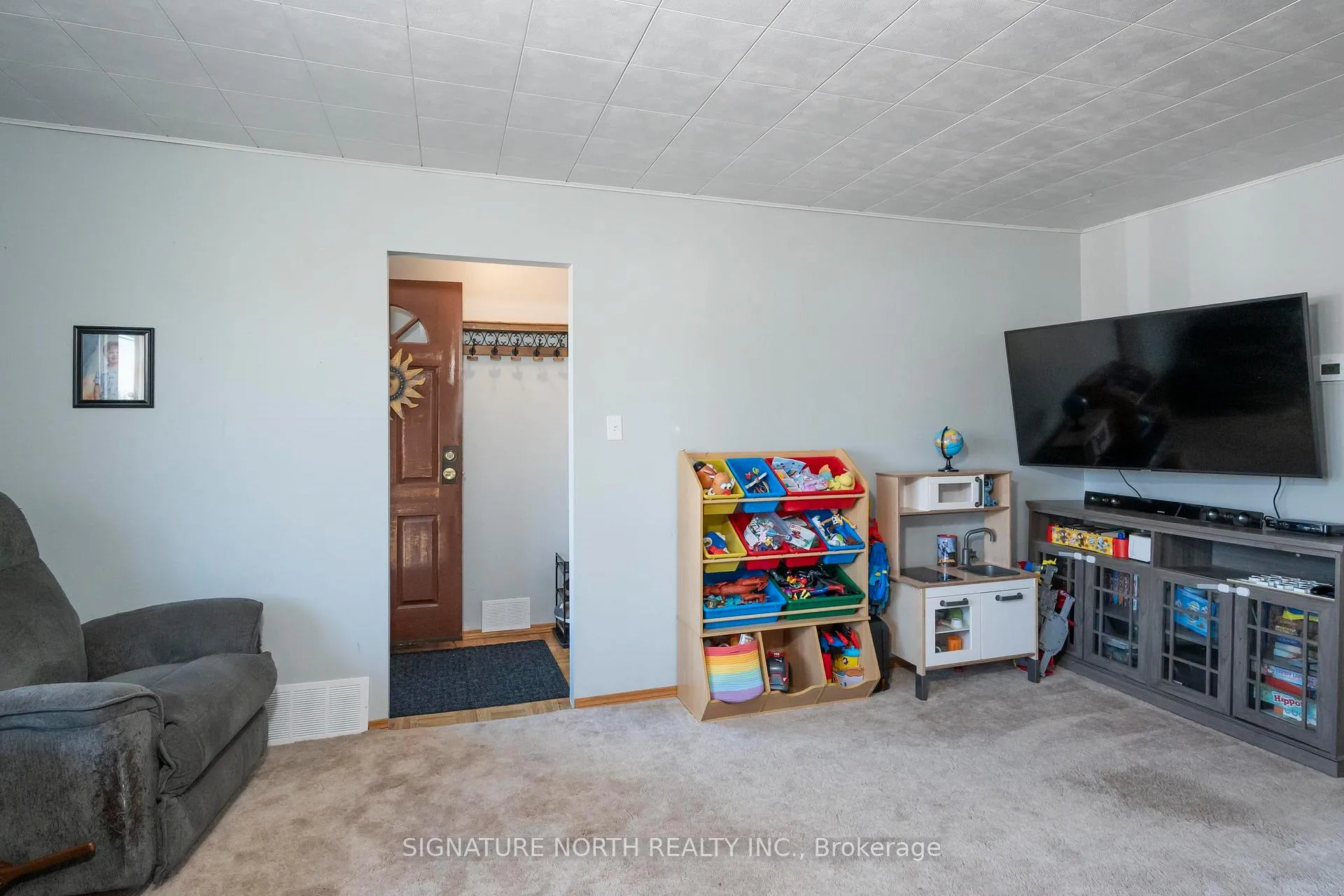 Photo 11 of 752 Leslie Avenue, Thunder Bay, Current River — HOMEH