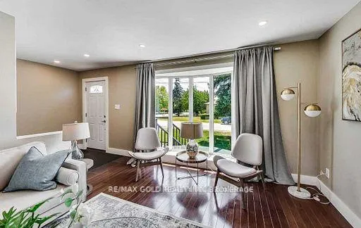 Photo 3 of 237 Weighton (Upper) Drive, Oakville, West — HOMEH