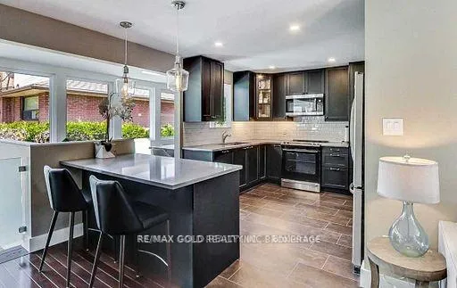 Photo 5 of 237 Weighton (Upper) Drive, Oakville, West — HOMEH