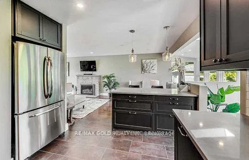 Photo 8 of 237 Weighton (Upper) Drive, Oakville, West — HOMEH