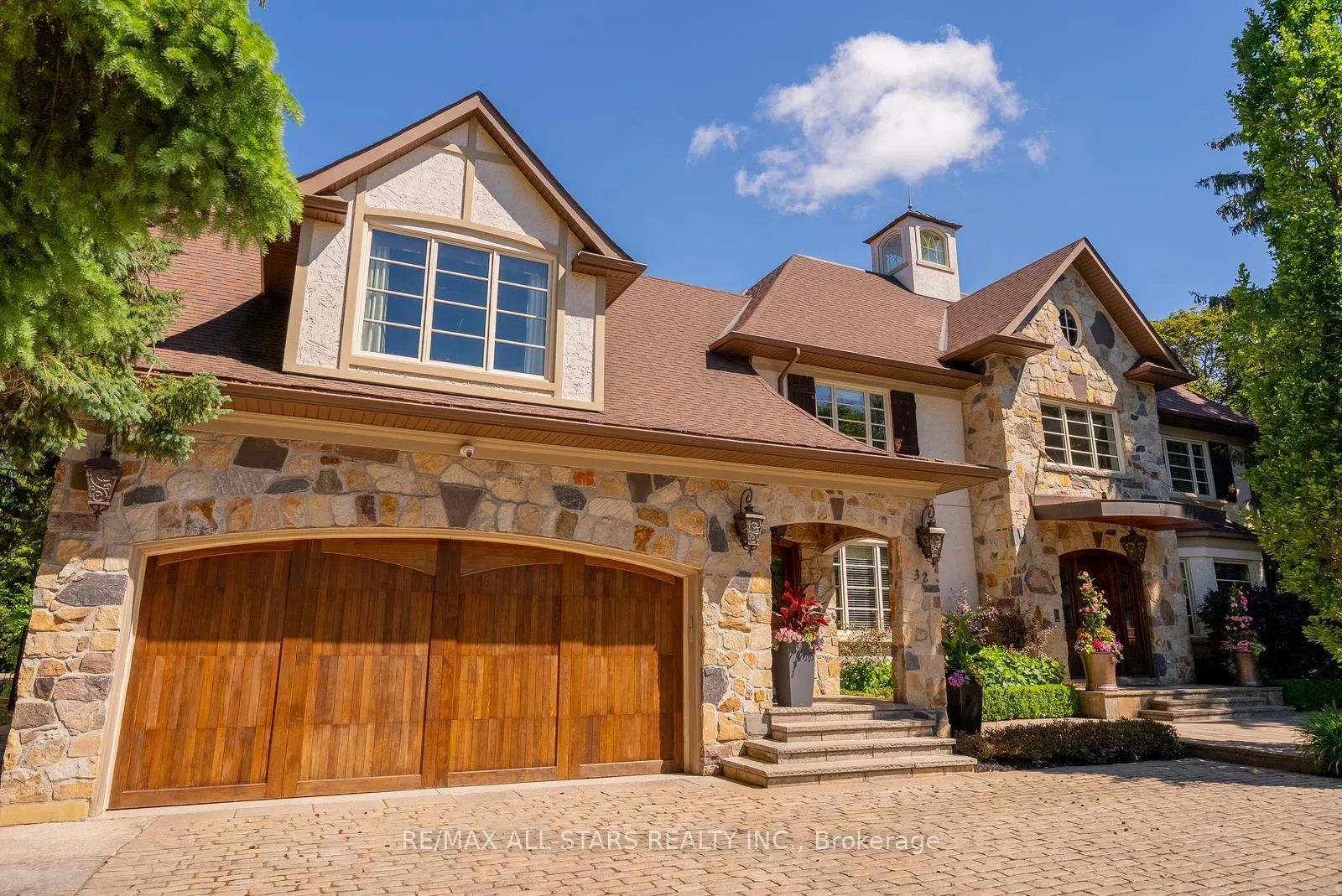Photo 2 of 32 Wembley Avenue, Markham, Unionville — HOMEH