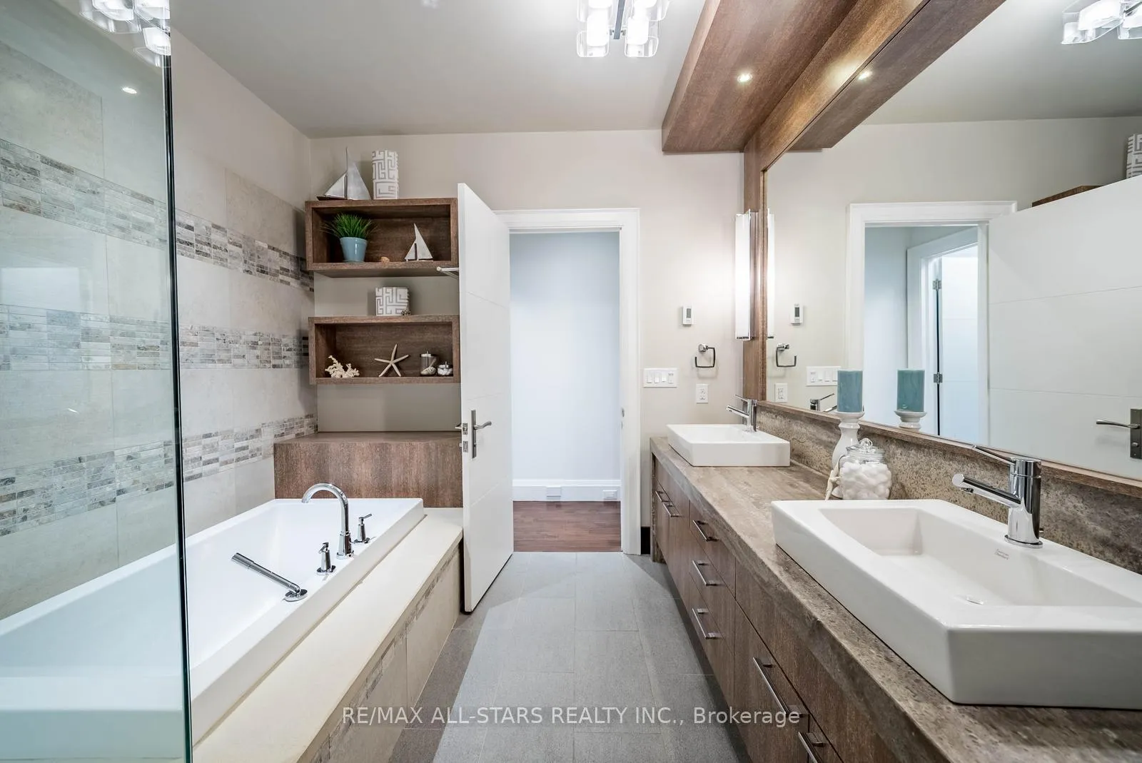 Photo 26 of 32 Wembley Avenue, Markham, Unionville — HOMEH