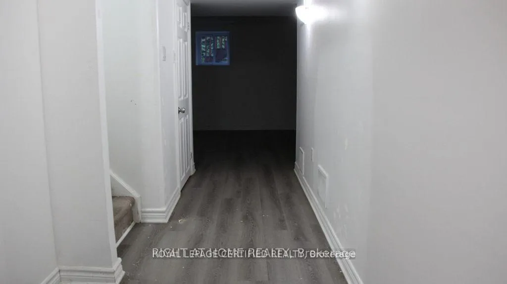 Photo 4 of 10 Adeline Court, Brampton, Credit Valley — HOMEH