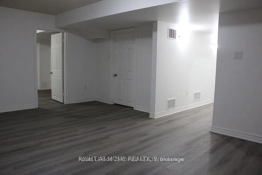 Photo 5 of 10 Adeline Court, Brampton, Credit Valley — HOMEH