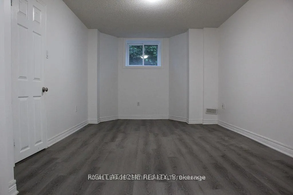 Photo 8 of 10 Adeline Court, Brampton, Credit Valley — HOMEH