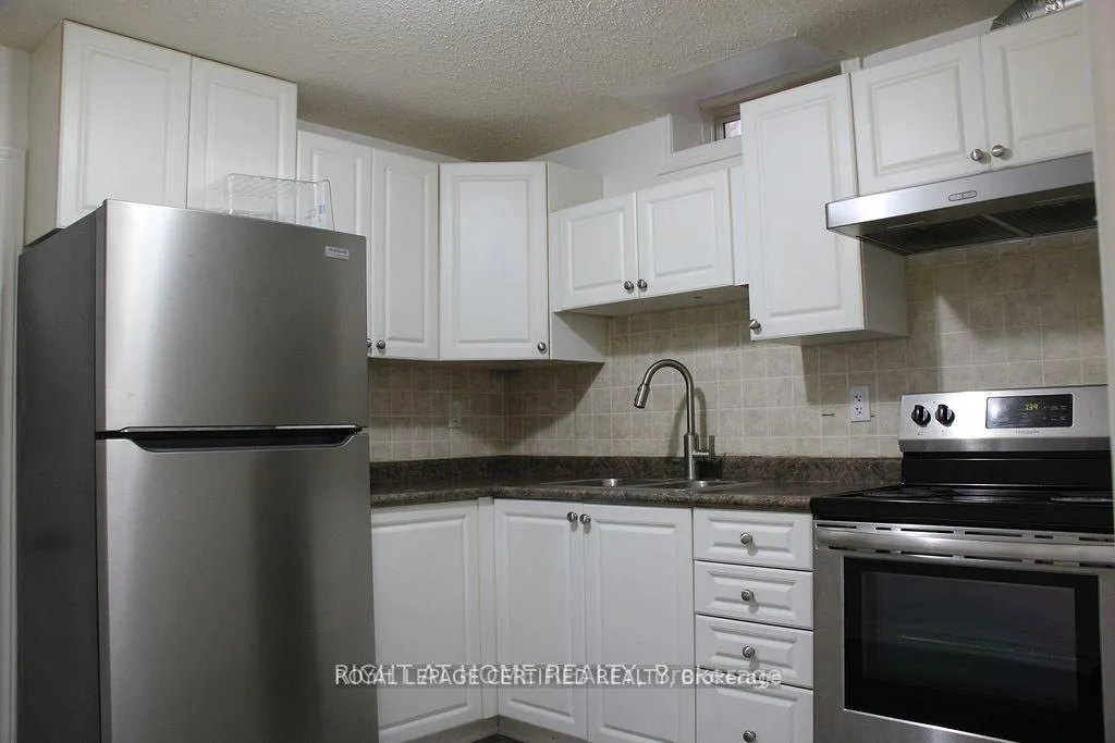 Photo 11 of 10 Adeline Court, Brampton, Credit Valley — HOMEH