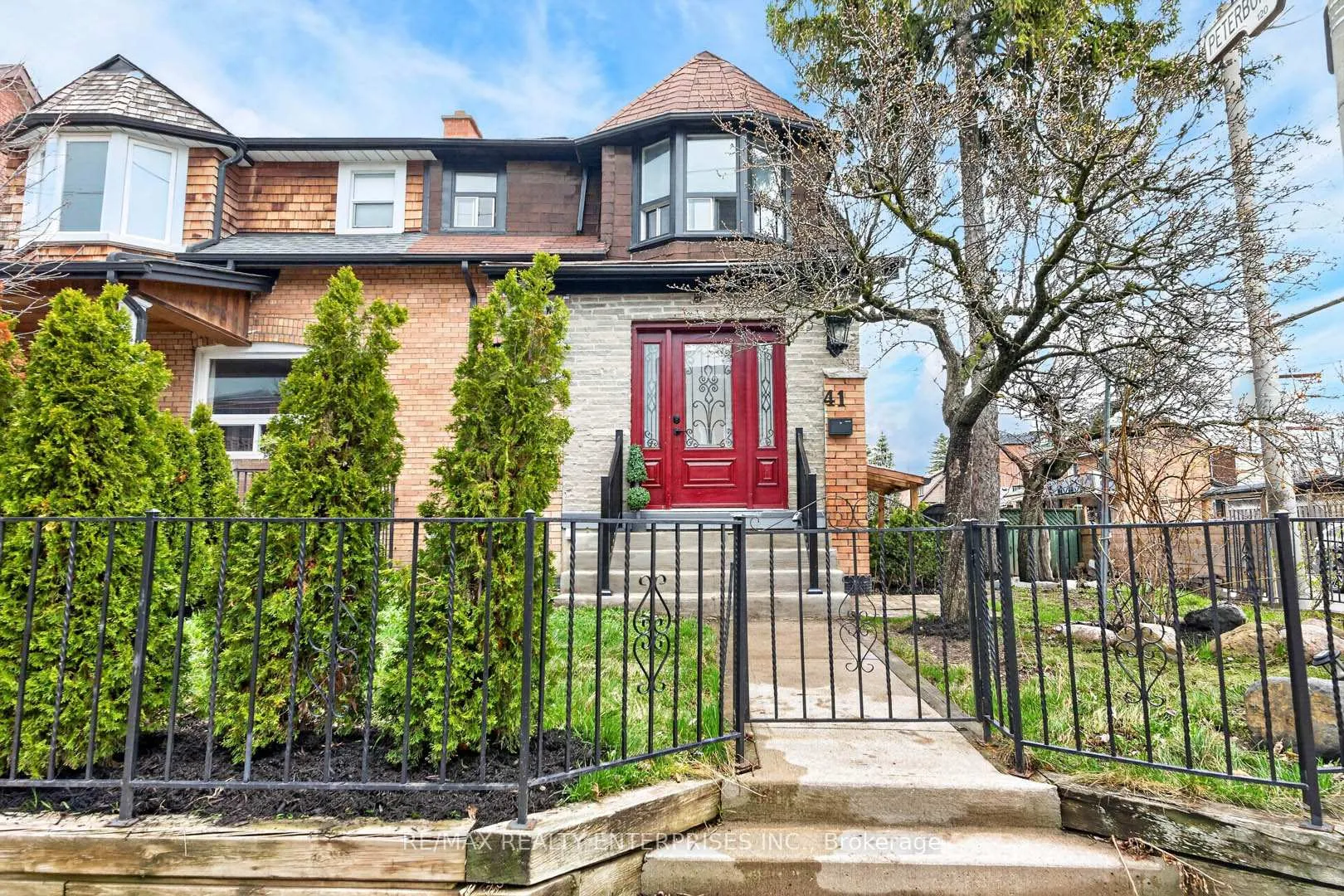 Front of 41 Greenlaw Avenue