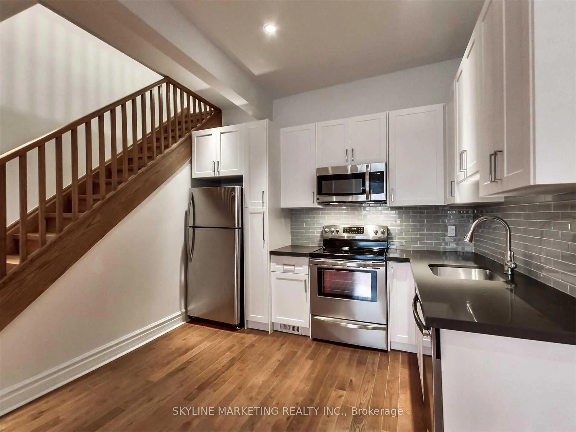 Photo 11 of Unit Upper, 809 Dovercourt Road, Toronto, Dovercourt-Wallace Emerson-Junction — HOMEH