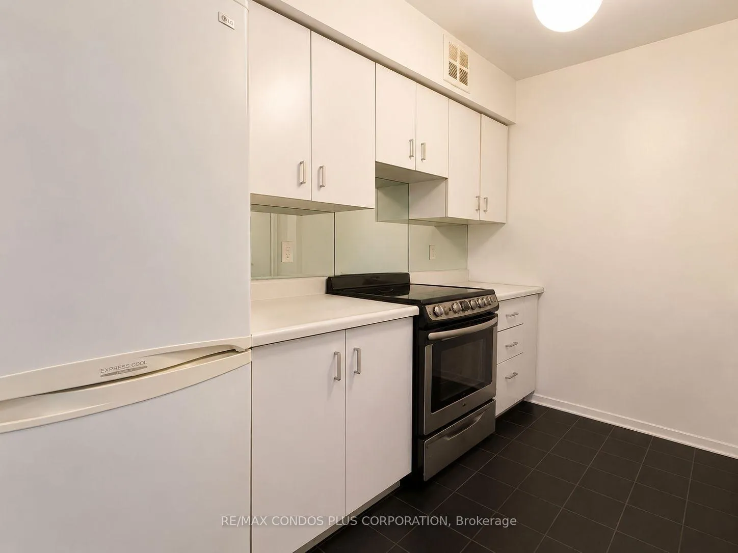 Photo 6 of Unit 508, 1055 Bay Street, Toronto, Bay Street Corridor — HOMEH