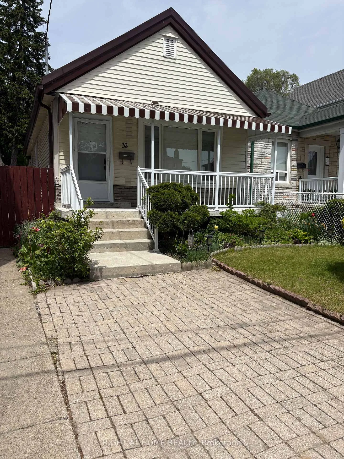 Photo 1 of 32 Florence Crescent, Toronto, Rockcliffe-Smythe — HOMEH