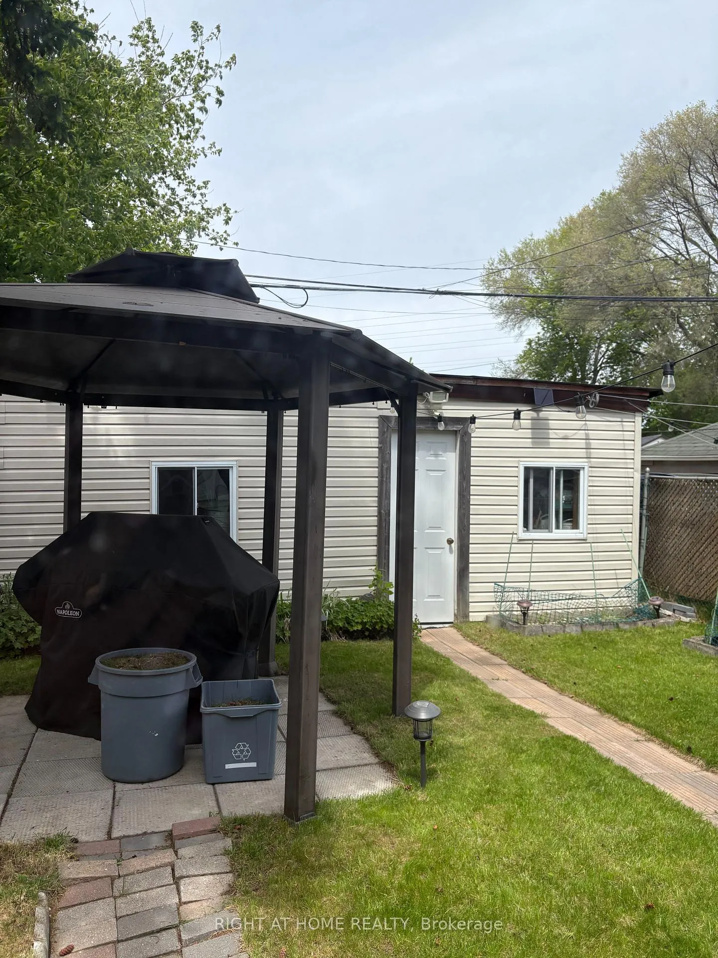 Photo 3 of 32 Florence Crescent, Toronto, Rockcliffe-Smythe — HOMEH