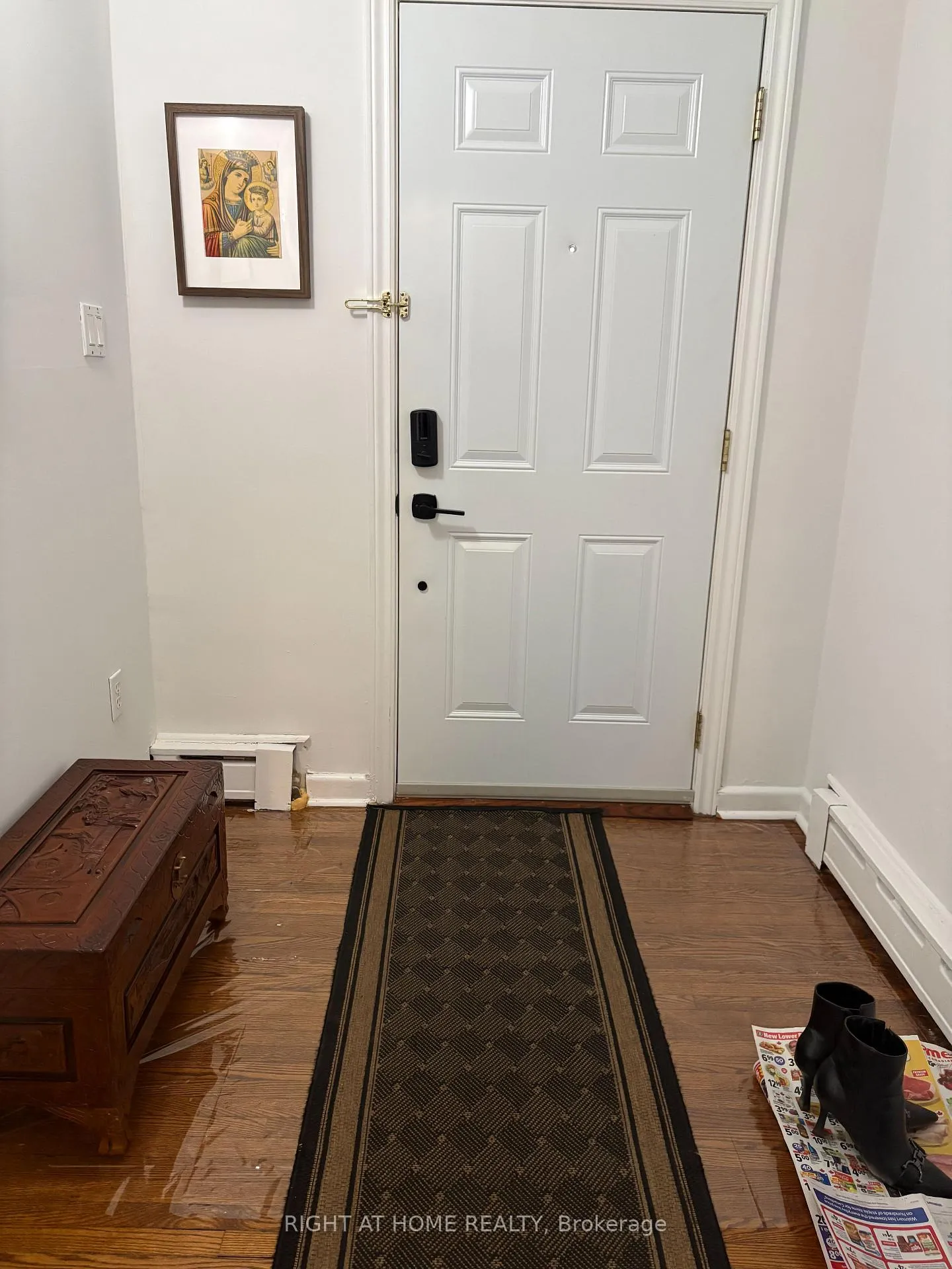 Photo 4 of 32 Florence Crescent, Toronto, Rockcliffe-Smythe — HOMEH