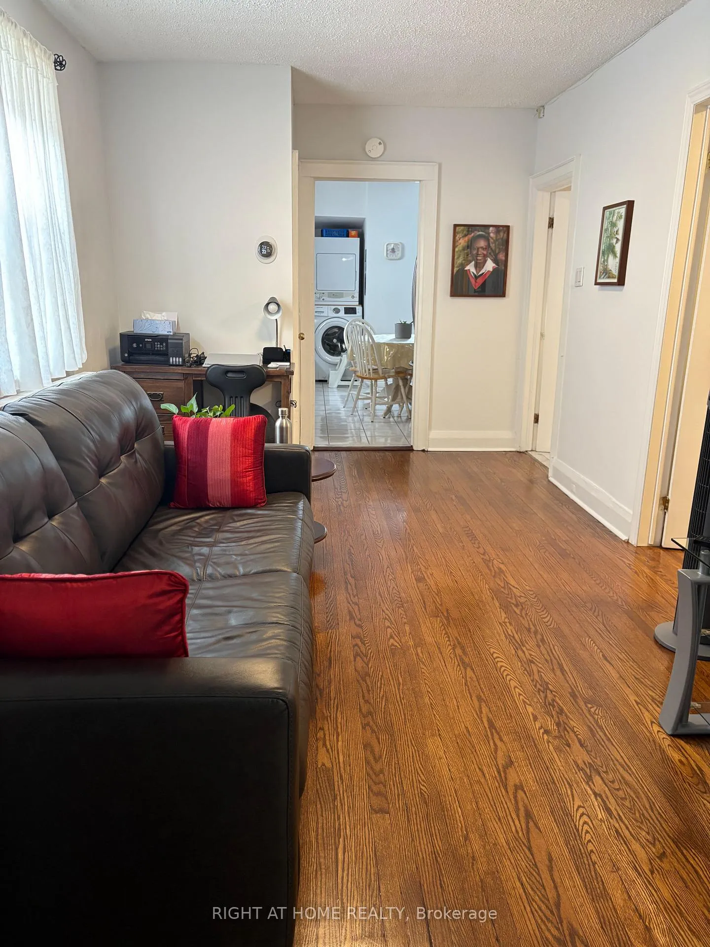 Photo 6 of 32 Florence Crescent, Toronto, Rockcliffe-Smythe — HOMEH