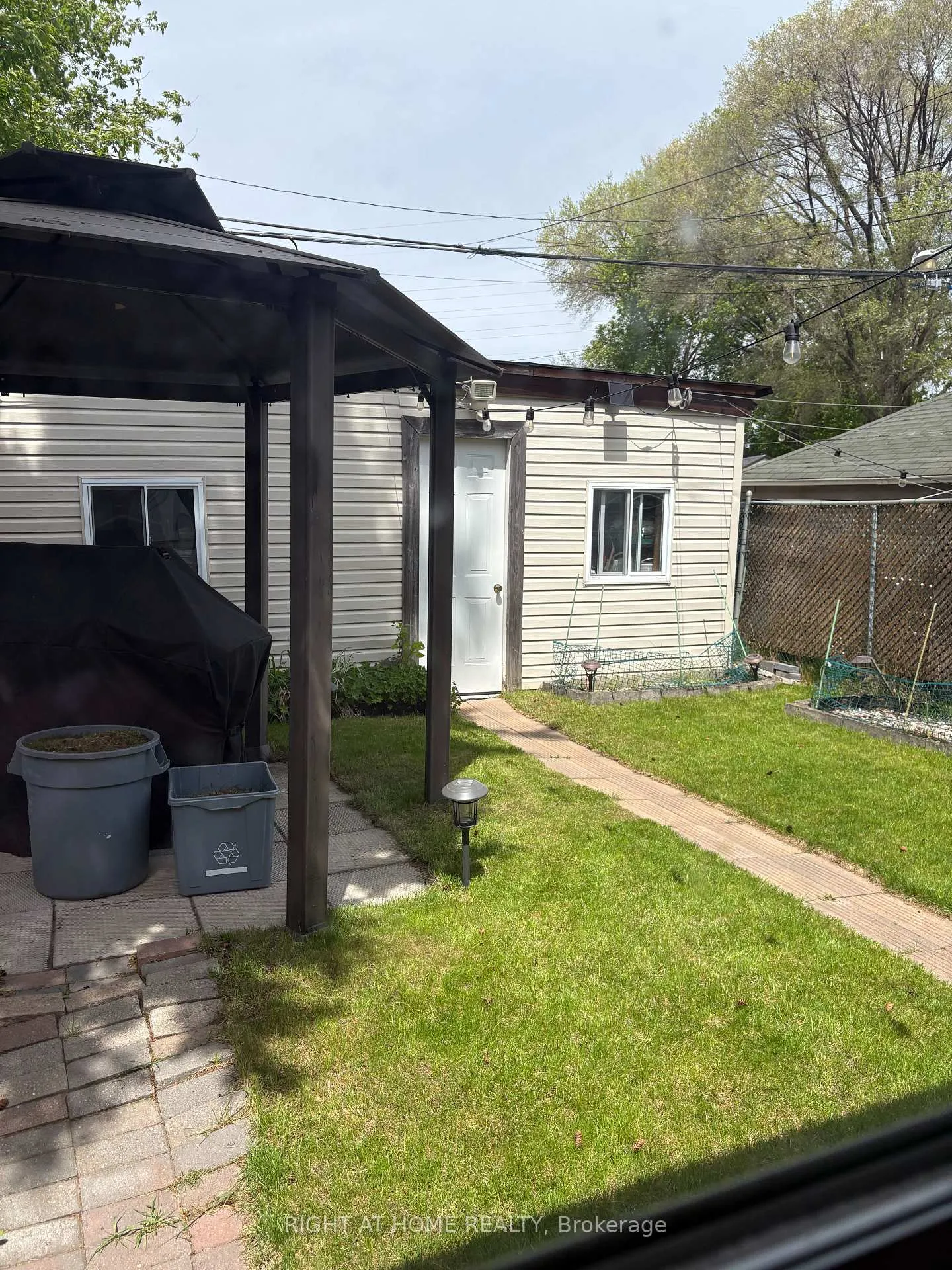 Photo 14 of 32 Florence Crescent, Toronto, Rockcliffe-Smythe — HOMEH