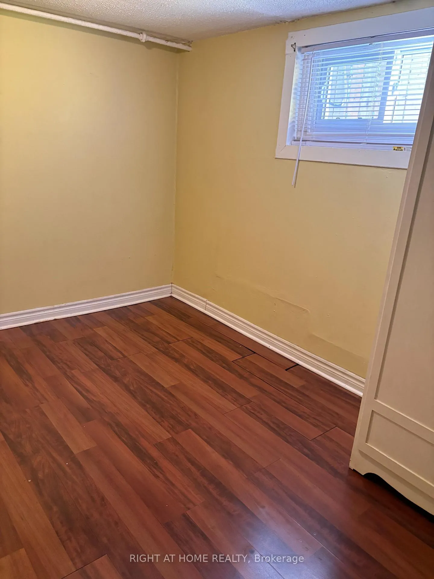 Photo 18 of 32 Florence Crescent, Toronto, Rockcliffe-Smythe — HOMEH