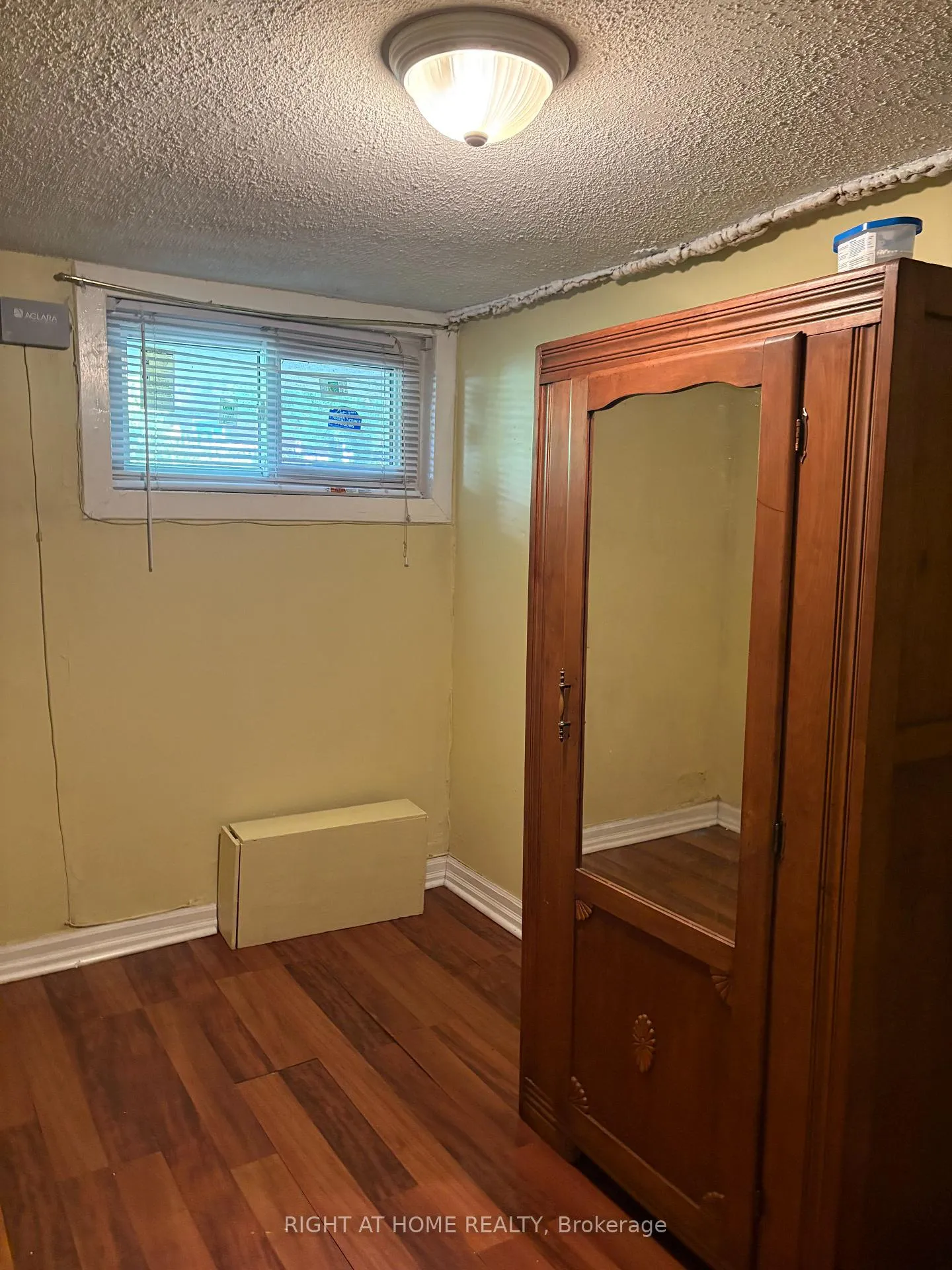Photo 19 of 32 Florence Crescent, Toronto, Rockcliffe-Smythe — HOMEH