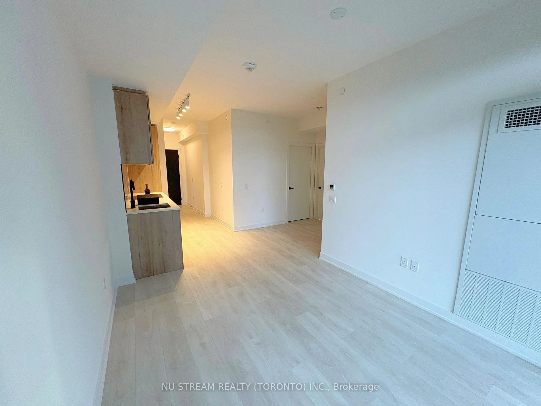 Photo 1 of Unit 3404, 117 Broadway Avenue, Toronto, Mount Pleasant West — HOMEH
