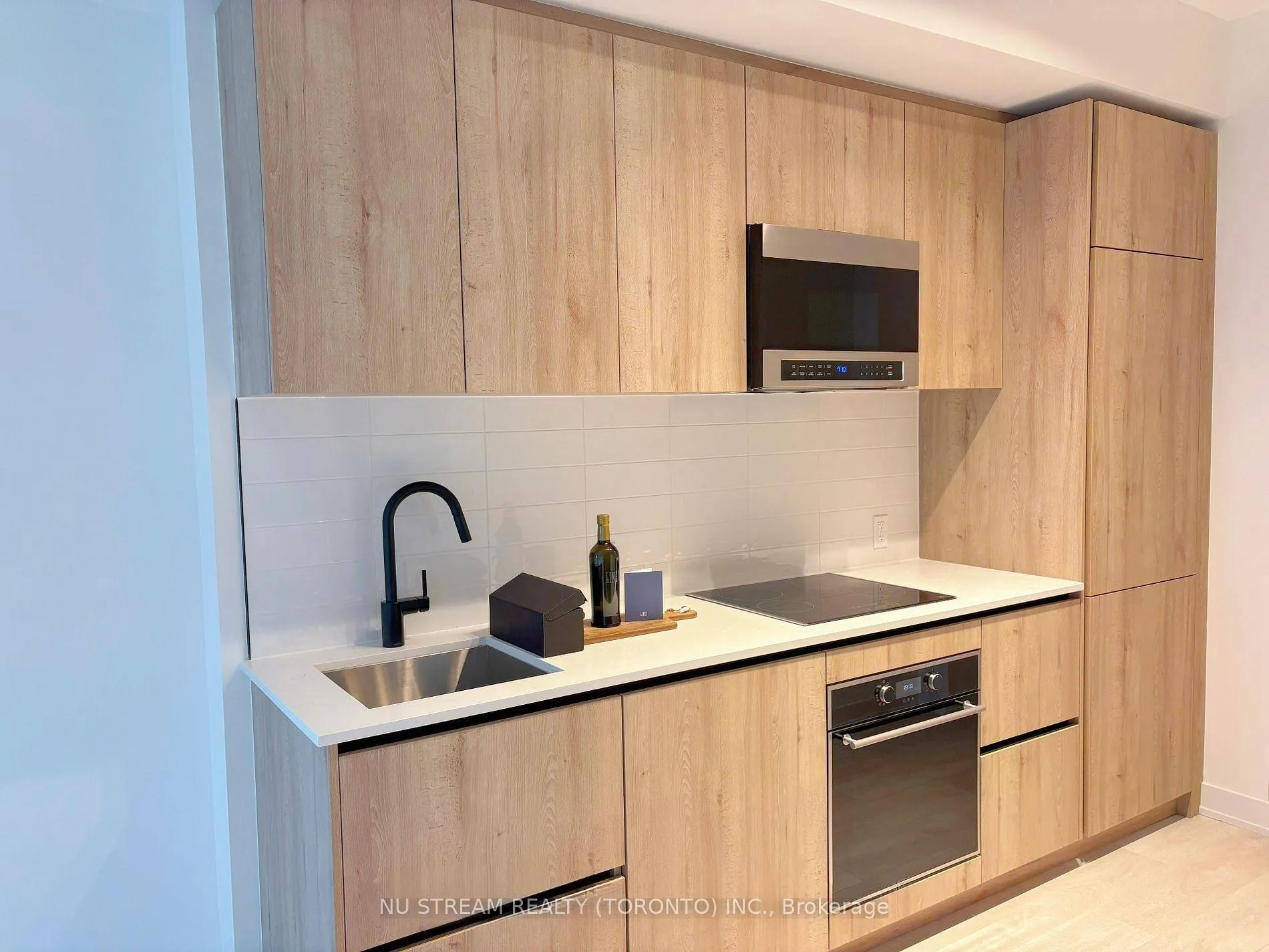 Photo 2 of Unit 3404, 117 Broadway Avenue, Toronto, Mount Pleasant West — HOMEH