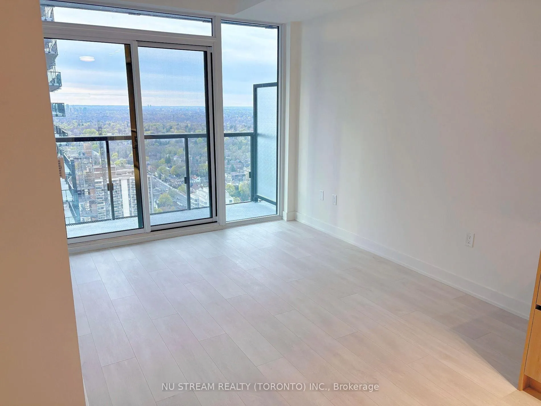 Photo 6 of Unit 3404, 117 Broadway Avenue, Toronto, Mount Pleasant West — HOMEH