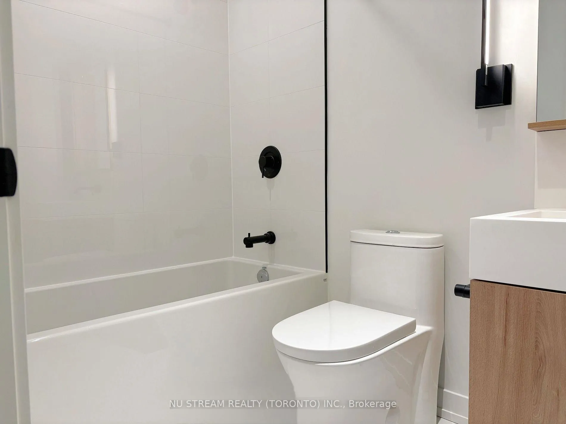 Photo 8 of Unit 3404, 117 Broadway Avenue, Toronto, Mount Pleasant West — HOMEH
