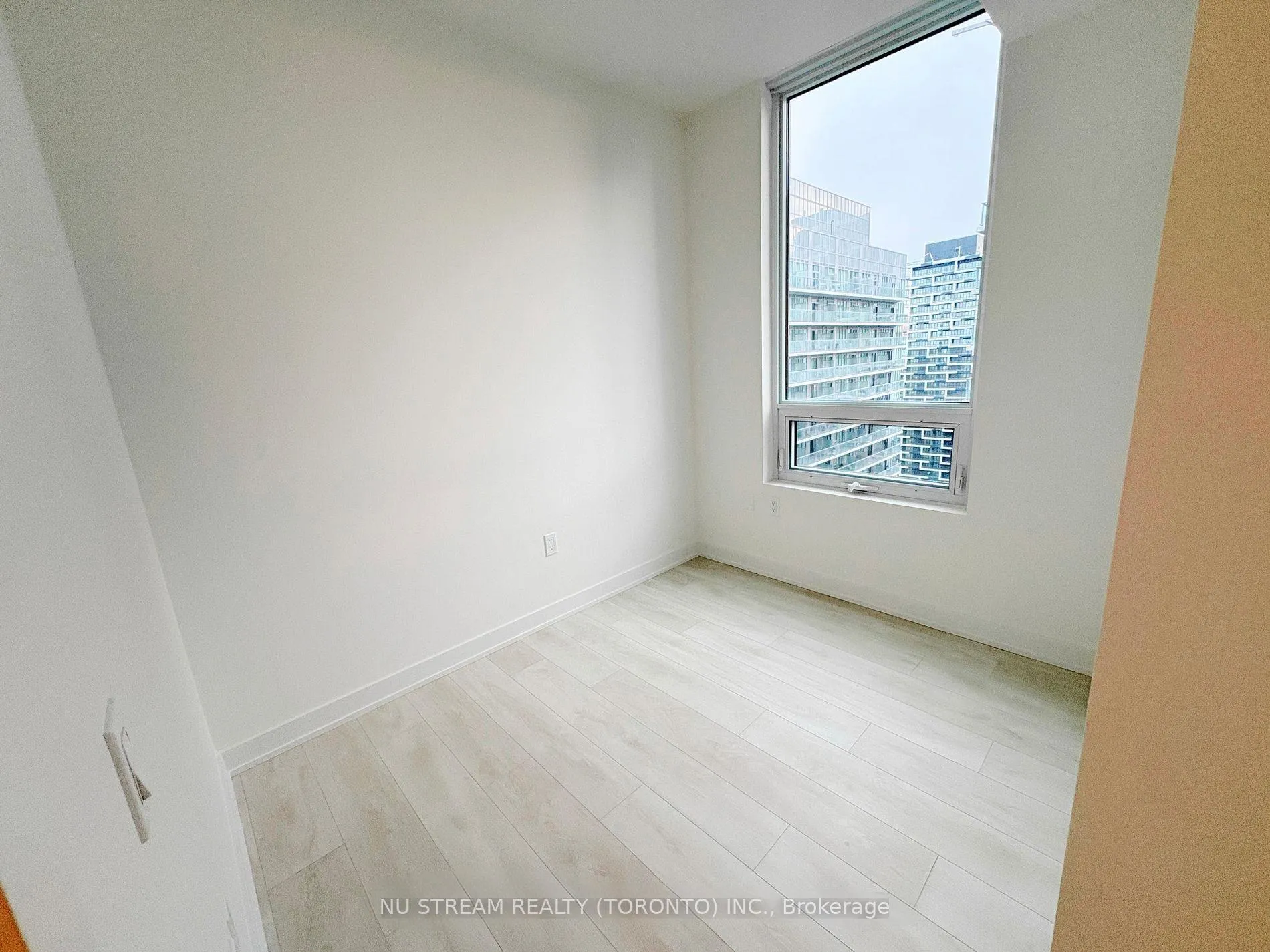 Photo 9 of Unit 3404, 117 Broadway Avenue, Toronto, Mount Pleasant West — HOMEH