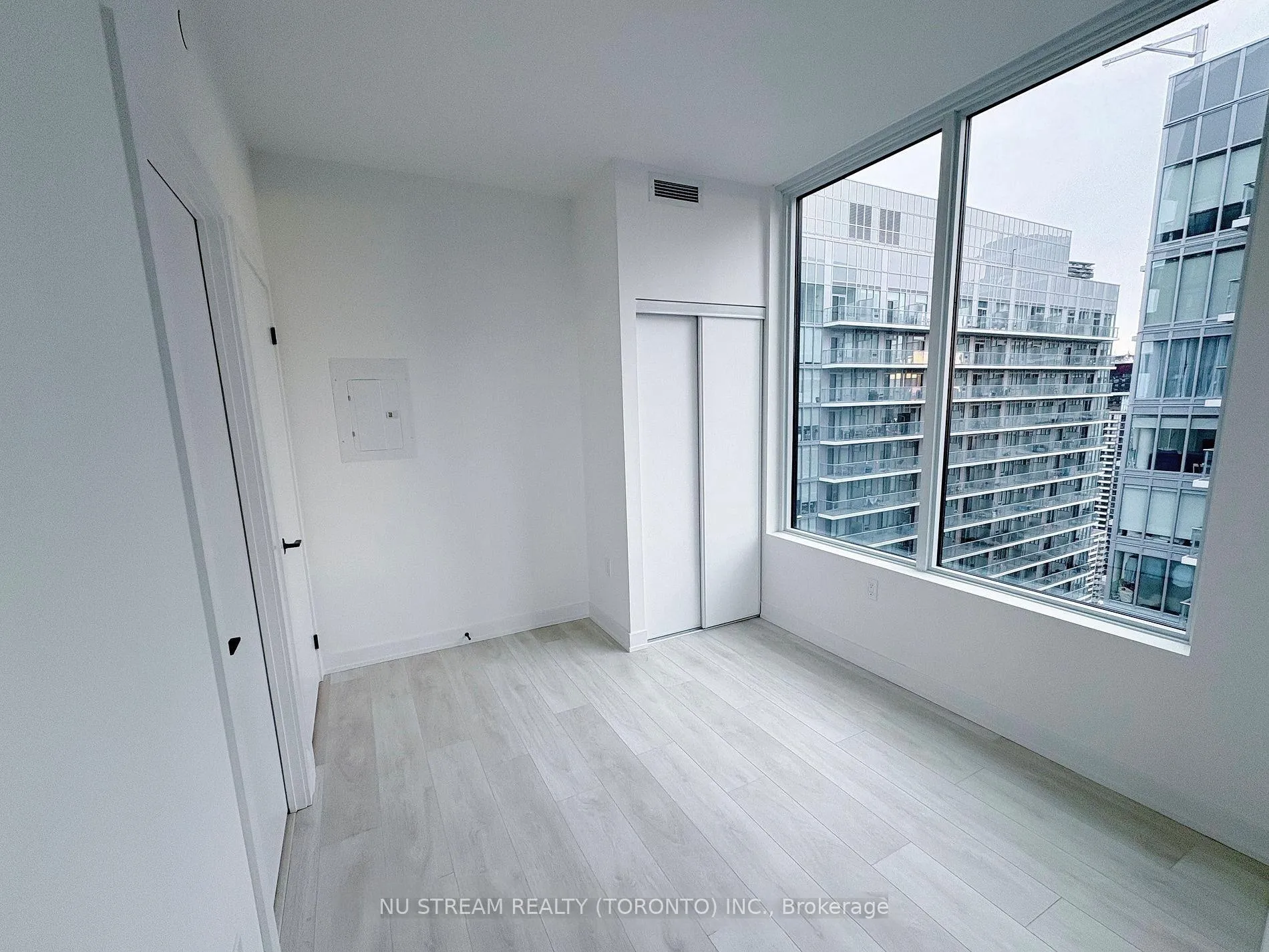 Photo 10 of Unit 3404, 117 Broadway Avenue, Toronto, Mount Pleasant West — HOMEH