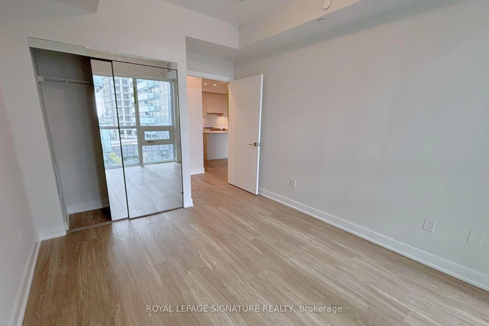 Photo 10 of Unit 815, 430 Square One Drive, Mississauga, City Centre — HOMEH