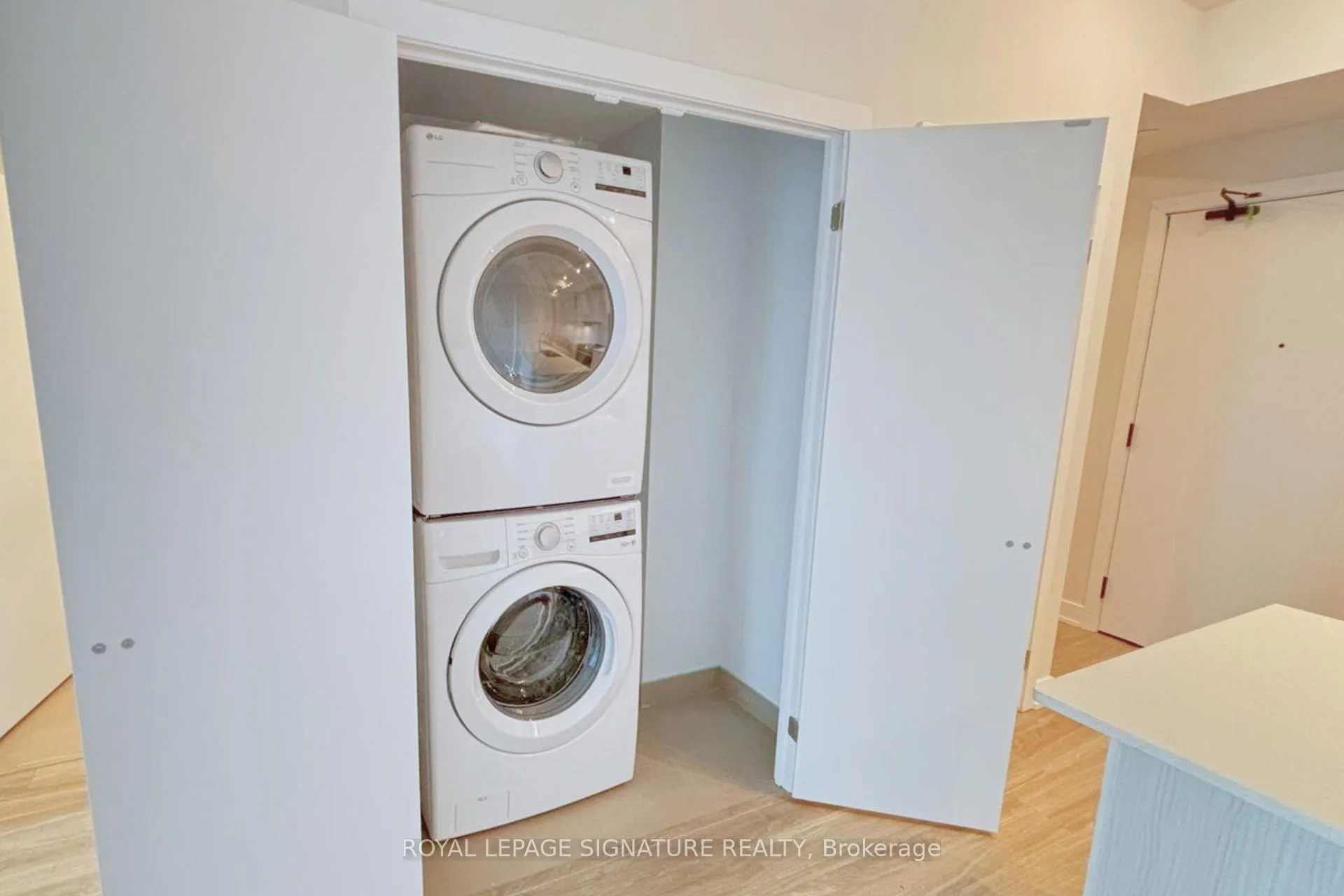 Photo 12 of Unit 815, 430 Square One Drive, Mississauga, City Centre — HOMEH