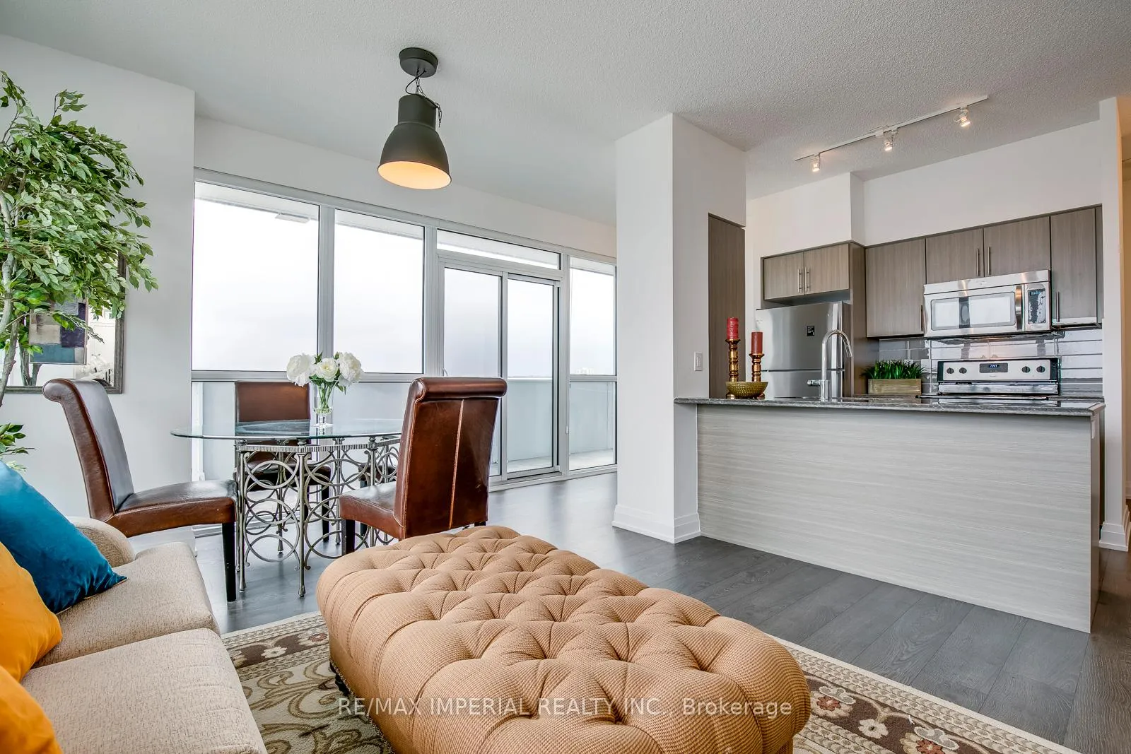 Photo 8 of Unit 711, 65 Speers Road, Oakville, Central — HOMEH