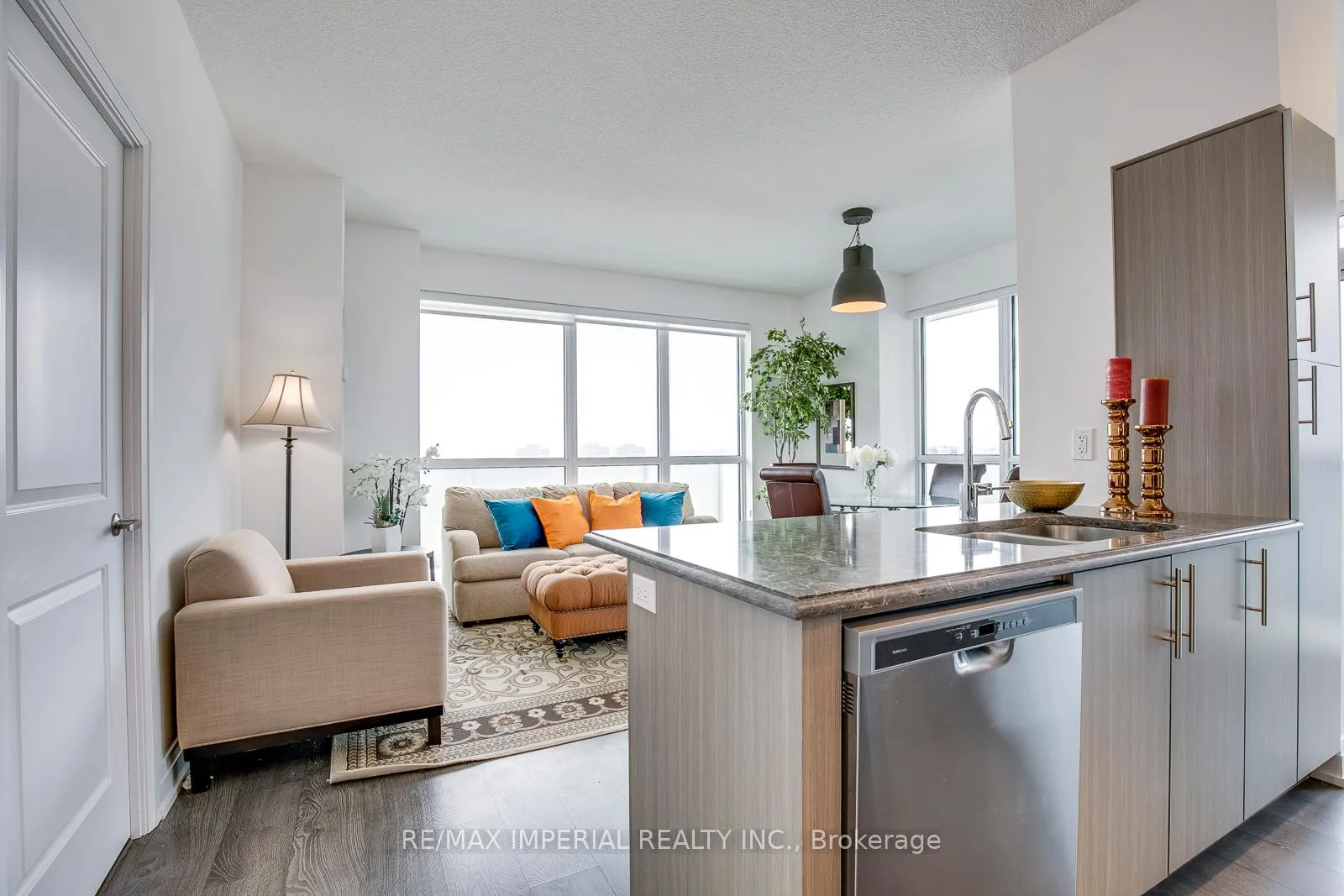 Photo 14 of Unit 711, 65 Speers Road, Oakville, Central — HOMEH