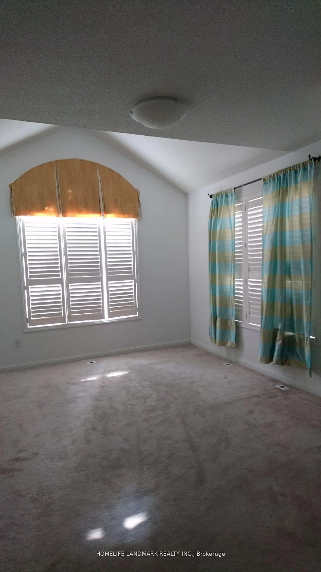Photo 5 of Unit 13A, 18 St. Moritz Way, Markham, Unionville — HOMEH