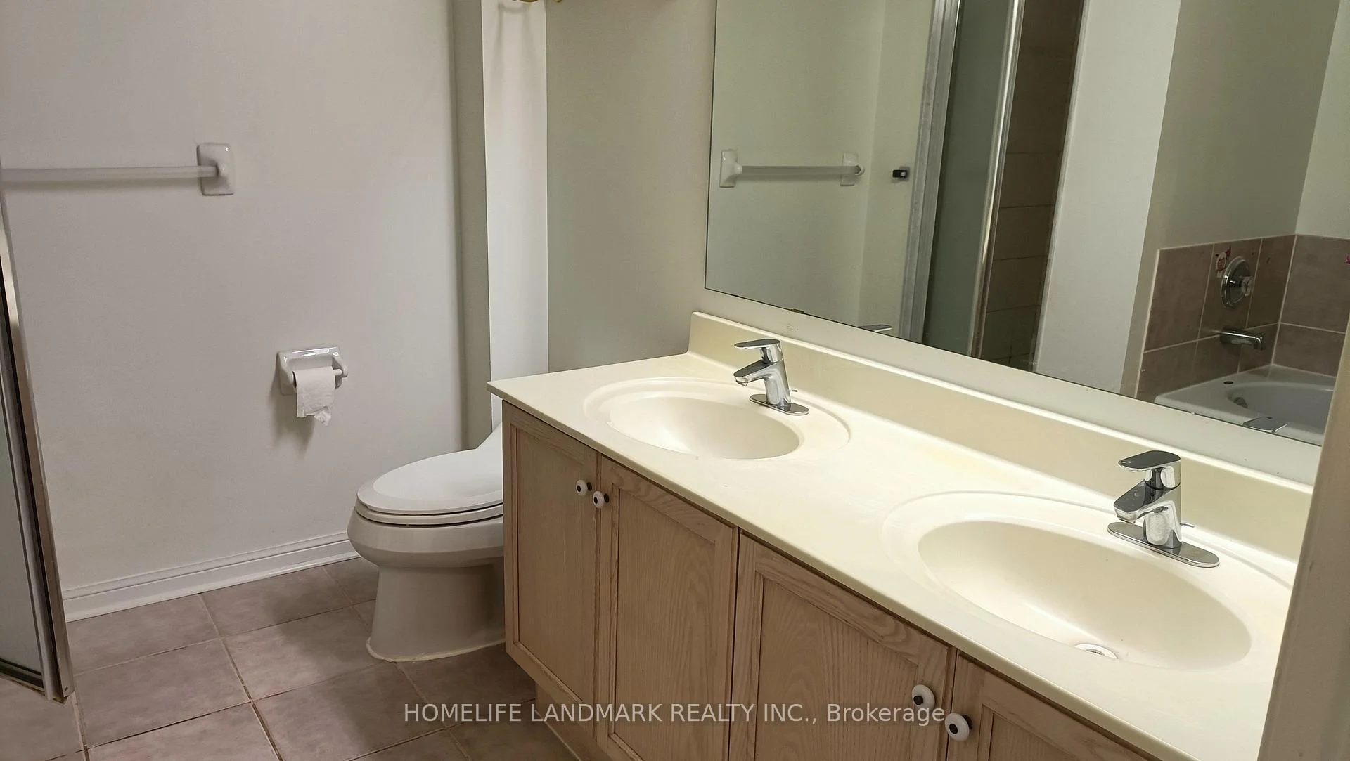 Photo 12 of Unit 13A, 18 St. Moritz Way, Markham, Unionville — HOMEH