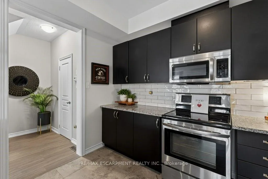 Photo 13 of Unit 37, 54 Nisbet Boulevard, Hamilton, Waterdown — HOMEH