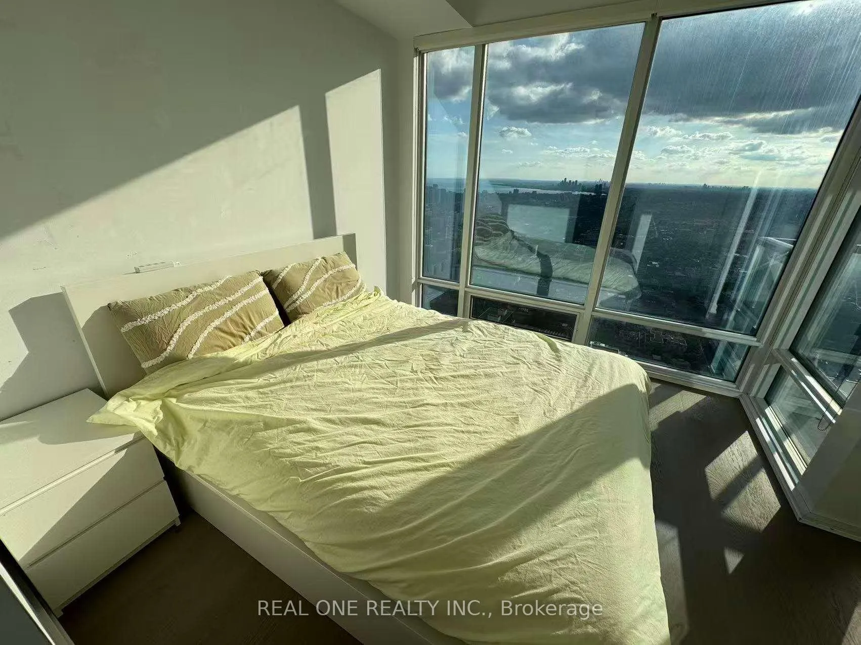 Photo 4 of Unit 4911, 488 University Avenue, Toronto, University — HOMEH
