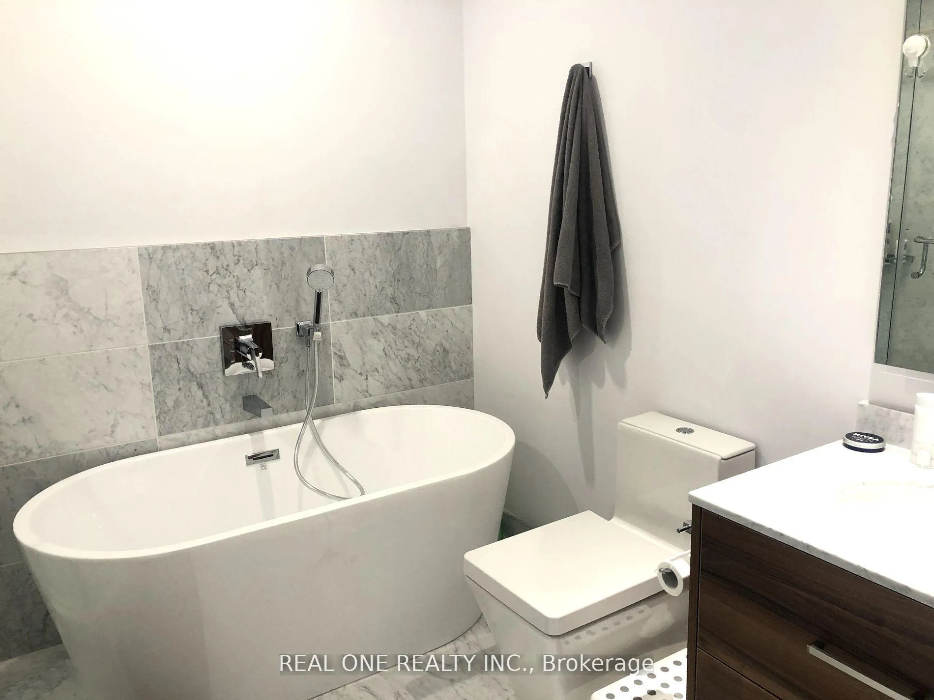 Photo 6 of Unit 4911, 488 University Avenue, Toronto, University — HOMEH