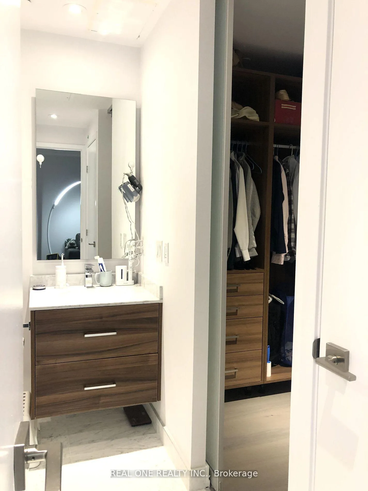 Photo 8 of Unit 4911, 488 University Avenue, Toronto, University — HOMEH