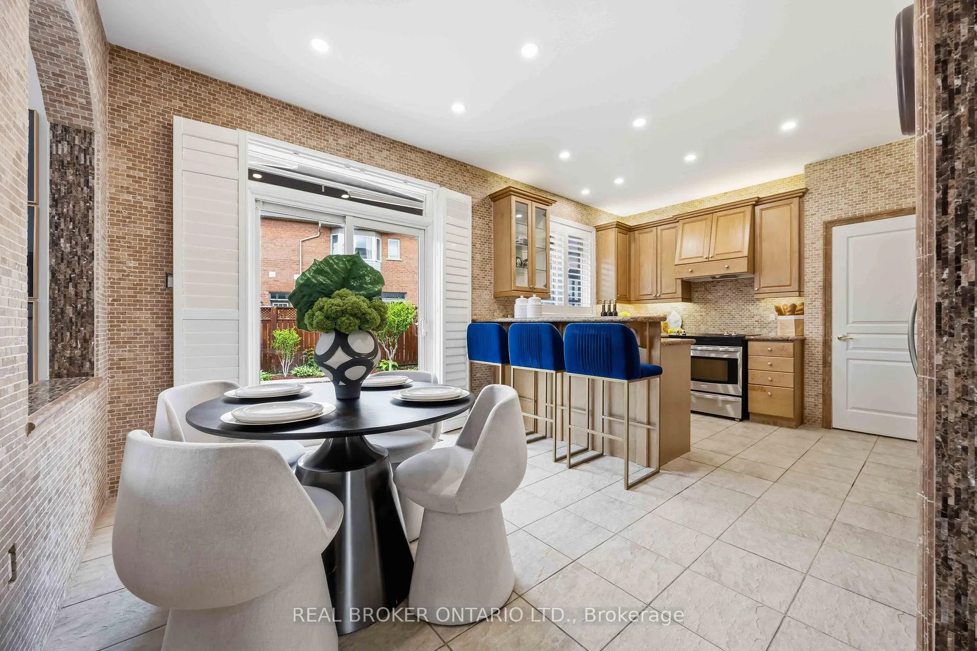 Photo 20 of 50 Robert Grundy Road, Markham, Cachet — HOMEH