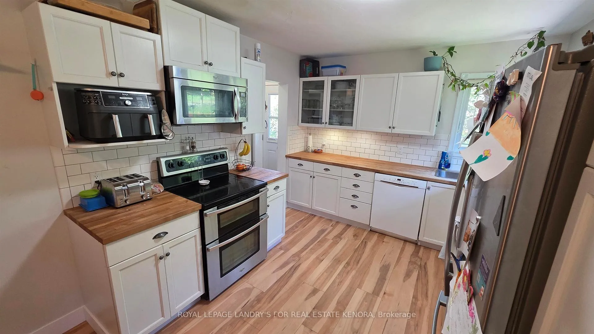 Photo 4 of 912 Ninth Street, Kenora, Evergreen — HOMEH