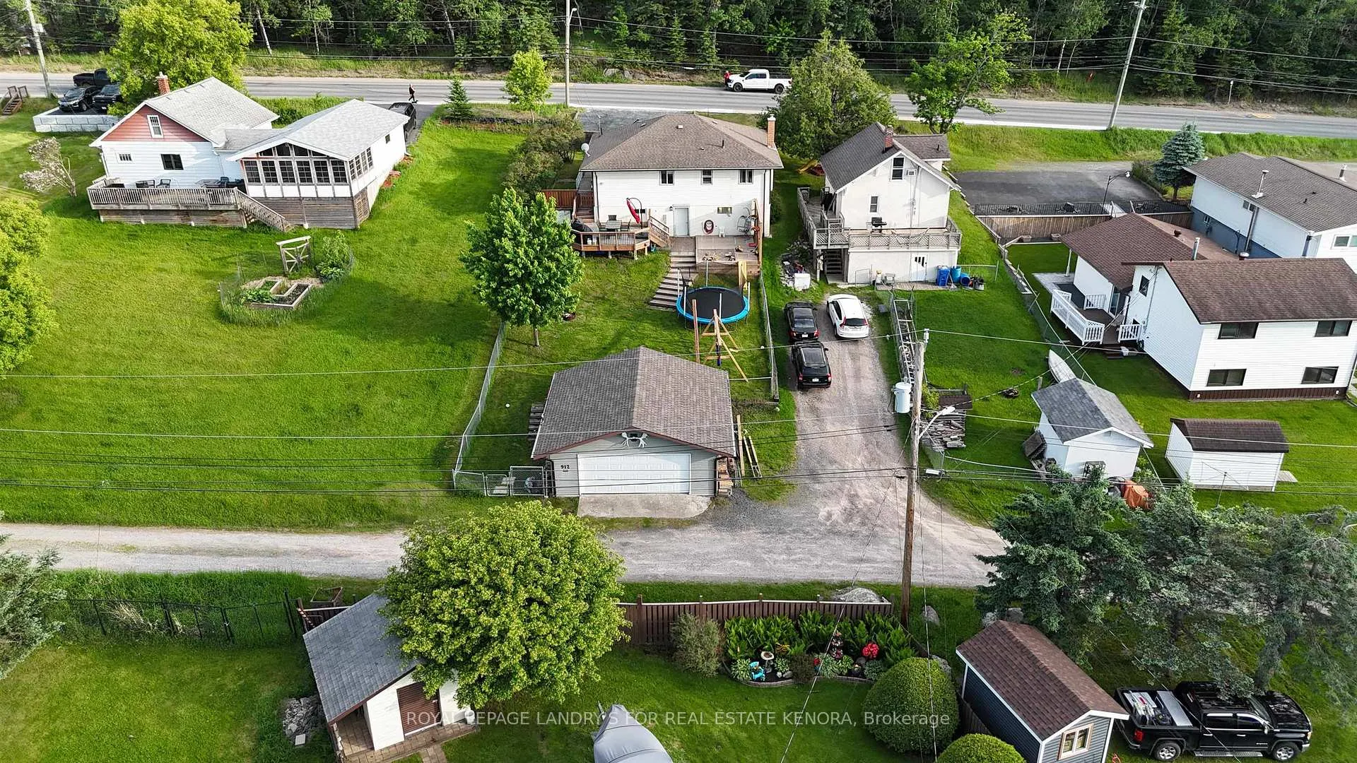 Photo 21 of 912 Ninth Street, Kenora, Evergreen — HOMEH