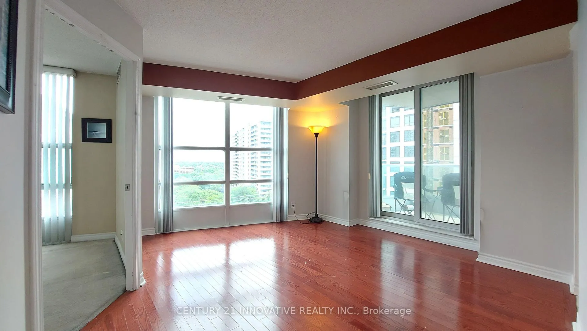 Photo 3 of Unit 1012, 33 Elm Drive, Mississauga, City Centre — HOMEH