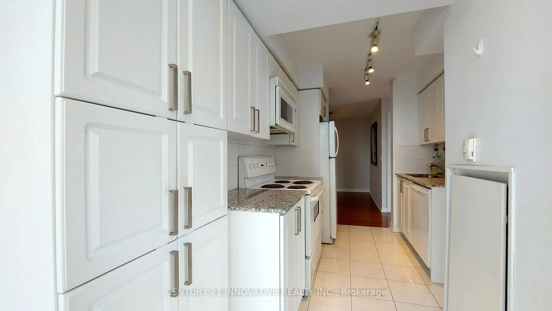 Photo 8 of Unit 1012, 33 Elm Drive, Mississauga, City Centre — HOMEH