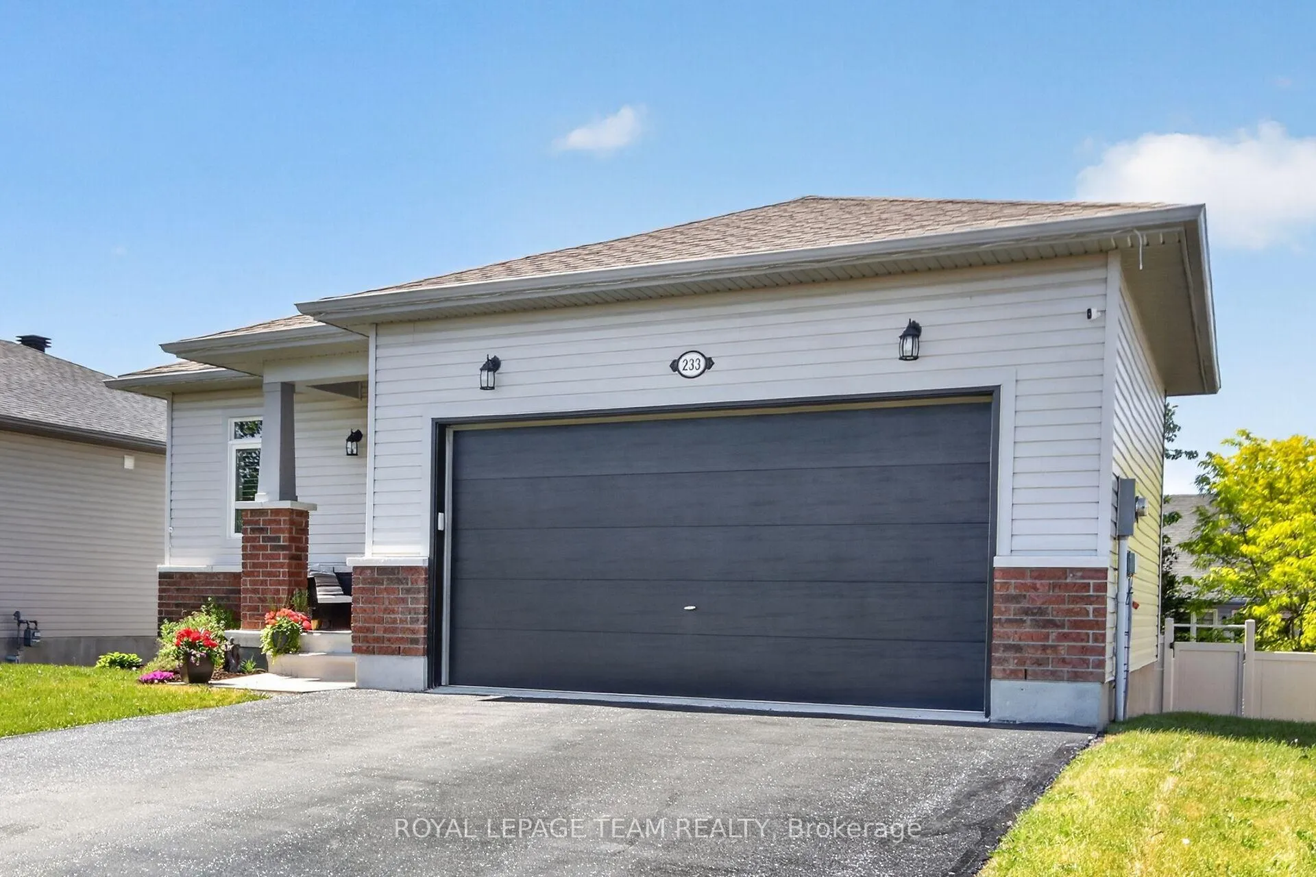 Photo 3 of 233 Edey Street, Arnprior, Arnprior — HOMEH