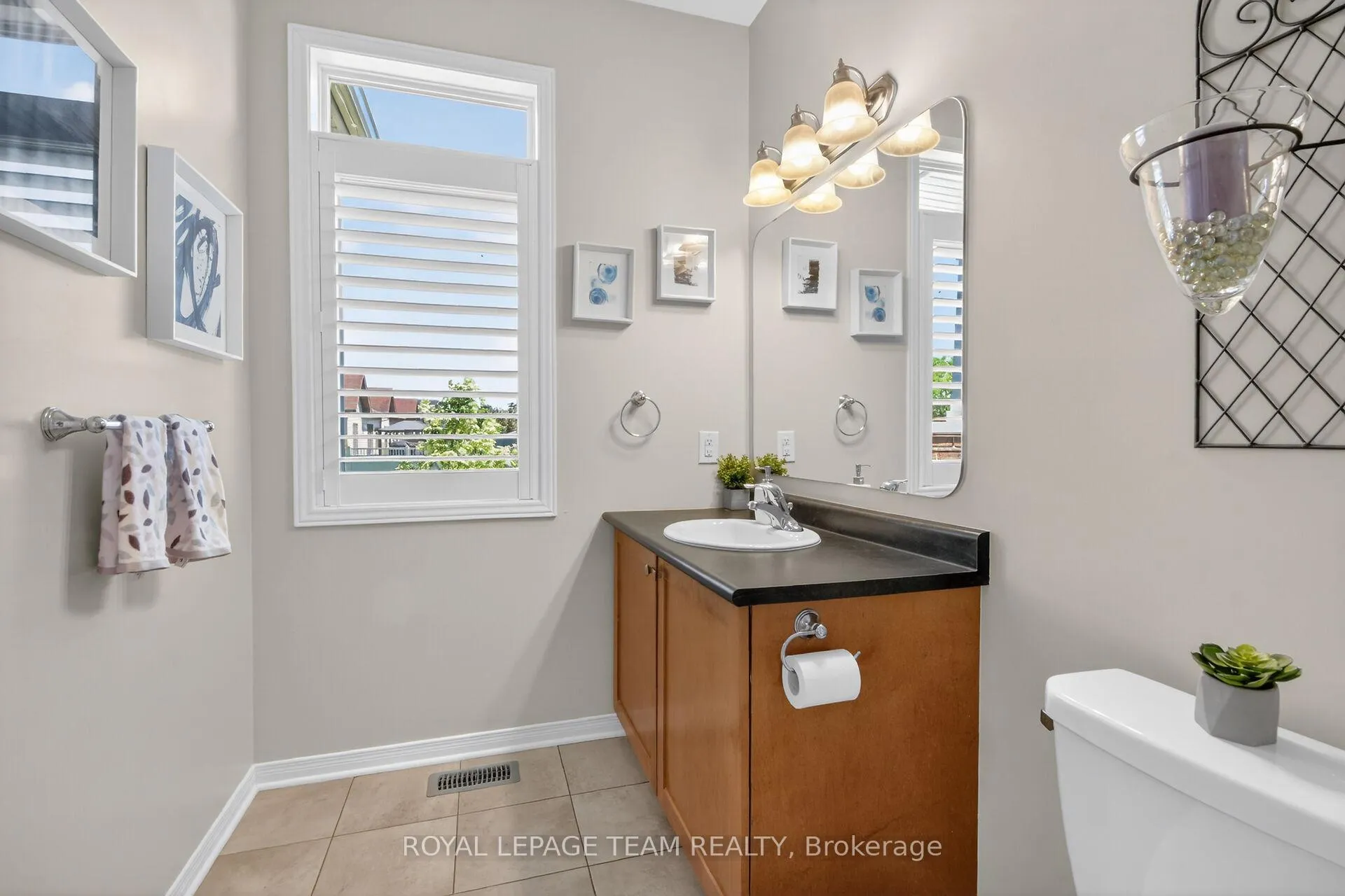 Photo 6 of 233 Edey Street, Arnprior, Arnprior — HOMEH